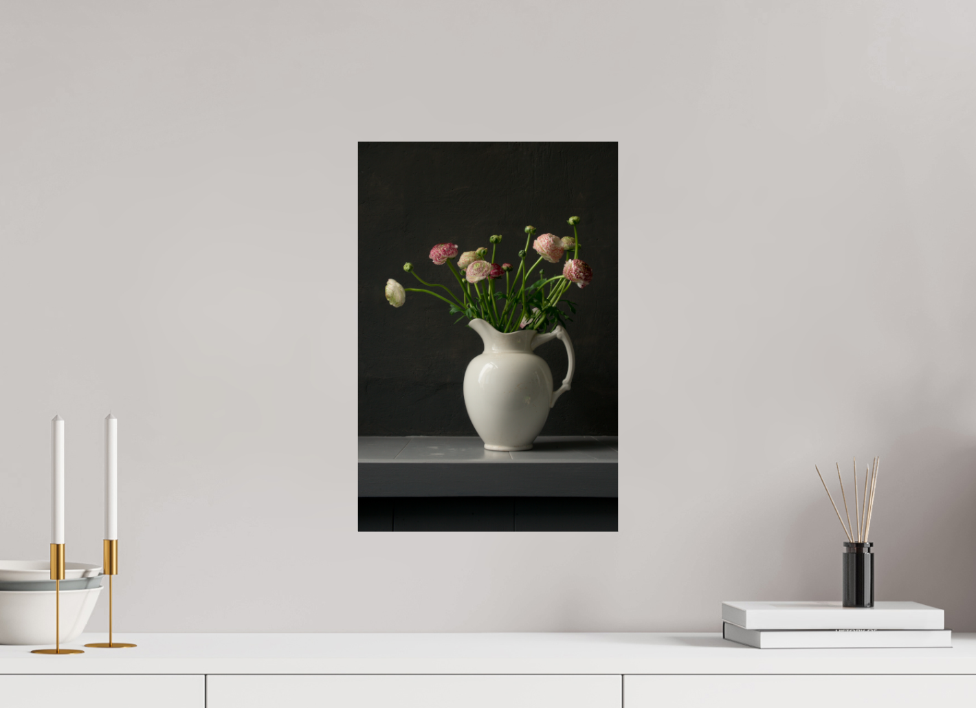 Ranonkels in witte vaas
