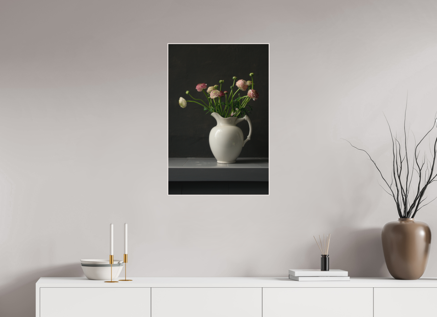 Ranonkels in witte vaas