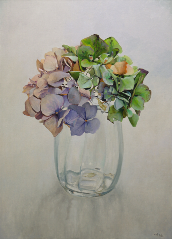 Stilleven met hortensia’s in glazen vaas van Dirk Bal.