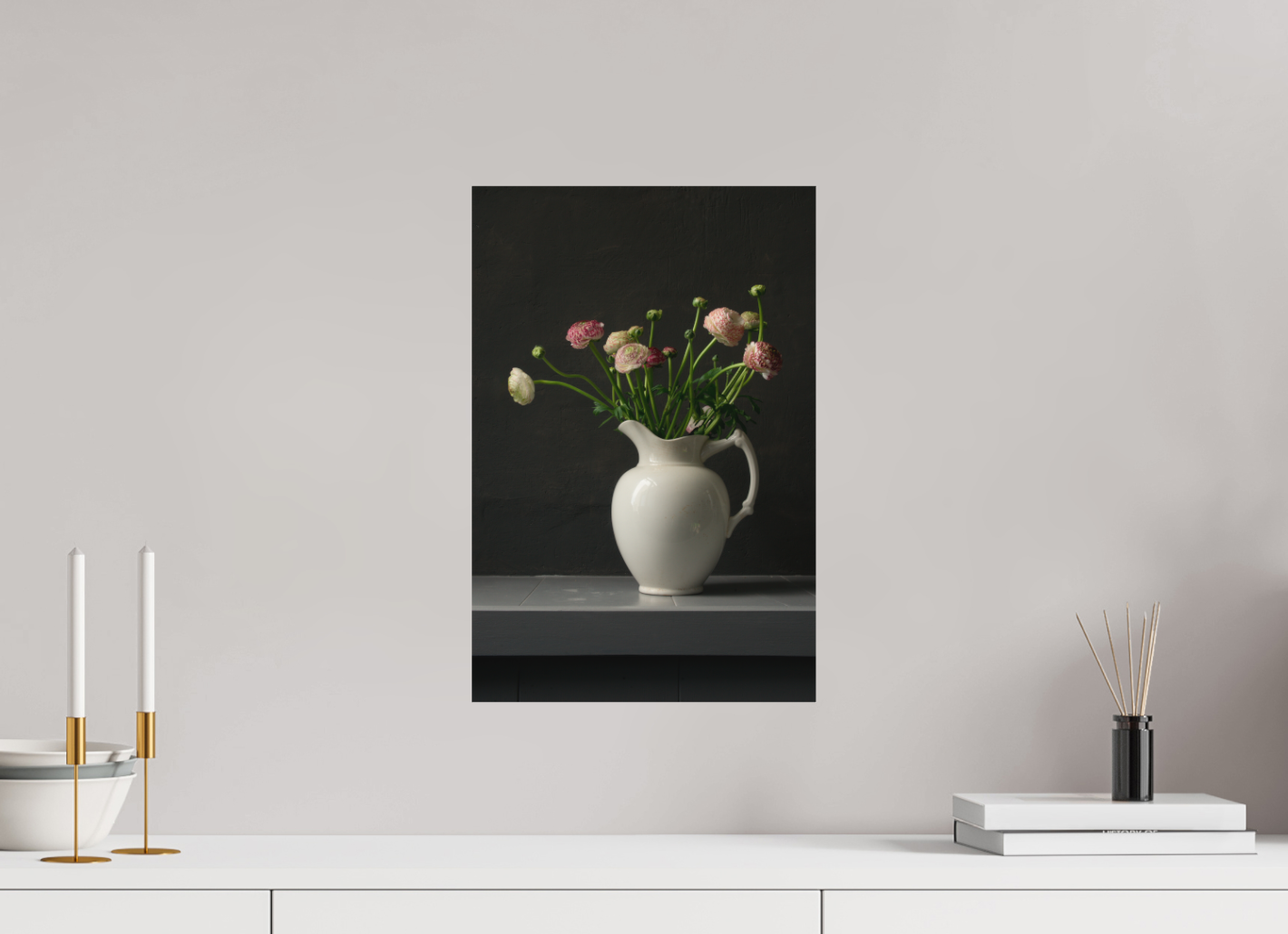 Ranonkels in witte vaas