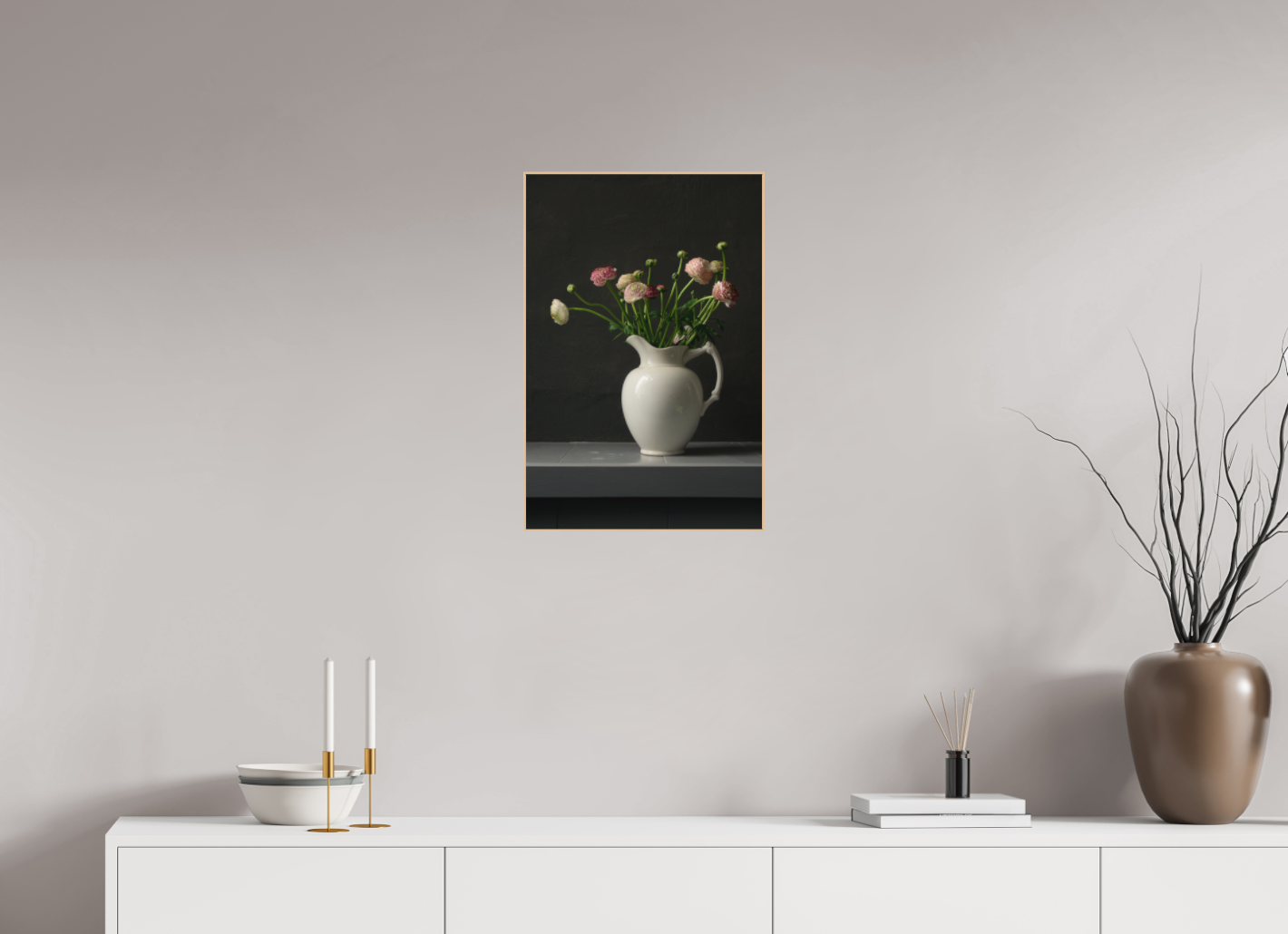 Ranonkels in witte vaas