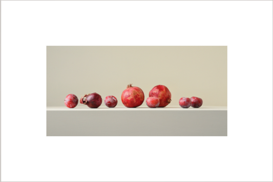 Stilleven met granaatappels