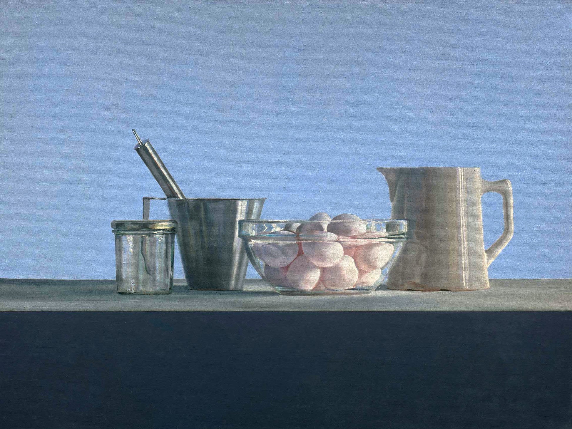 Realistisch stilleven van ingrediënten voor advocaat: kom met roze eieren, garde in metalen beker, glazen pot en witte roomkan op een grijs oppervlak tegen een lichtblauwe achtergrond. Kunstwerk van Dirk Bal.